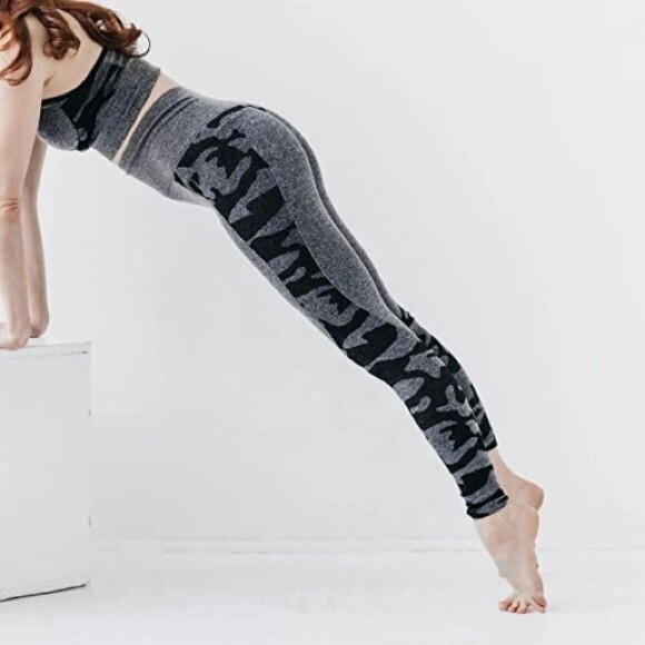 Maxxim Women's Booty Lifting Seamless Camouflage Pattern Workout Leggings Size L - Picture 2 of 6